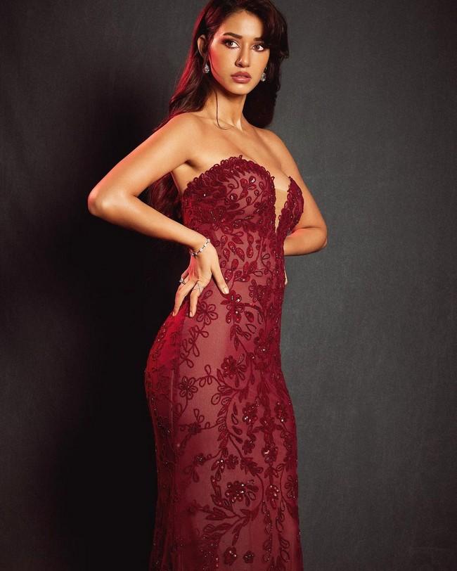 Actress Disha Patani Looking Amazing in Shiny Saree | Telugu Rajyam Photos